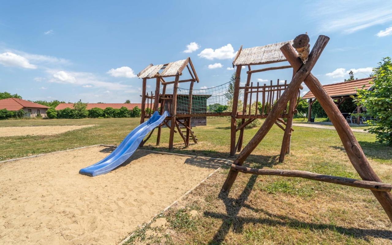 Apartmany Karmon Park Veľký Meder Eksteriør bilde
