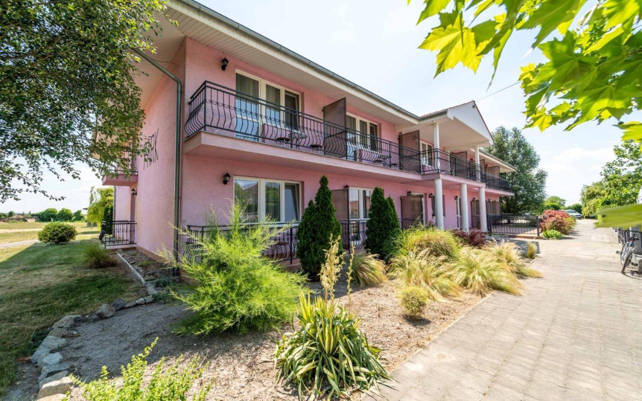 Apartmany Karmon Park Veľký Meder Eksteriør bilde